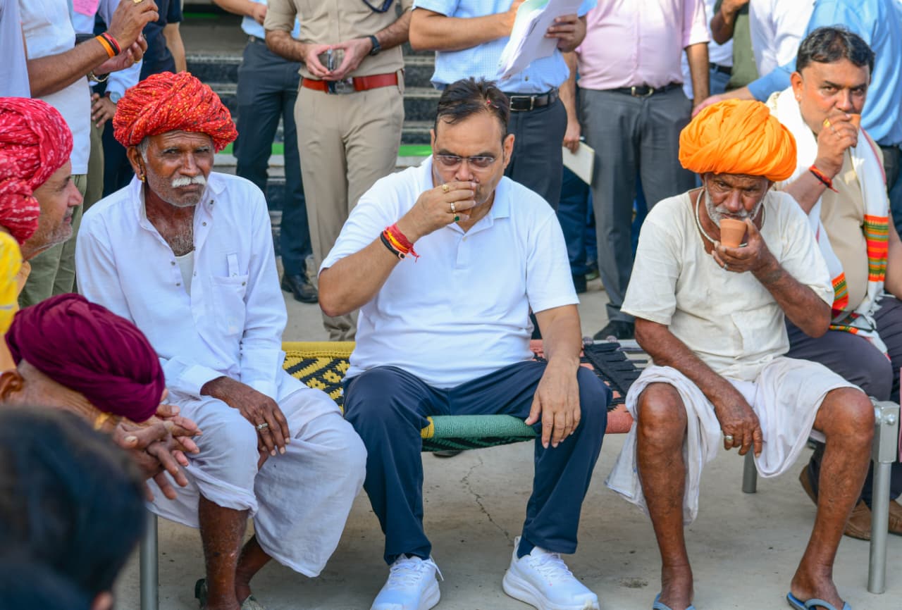 मुख्यमंत्री भजनलाल शर्मा ने गांव में बिताई सुबह मुख्यमंत्री भजनलाल शर्मा ने गांव में बिताई सुबह