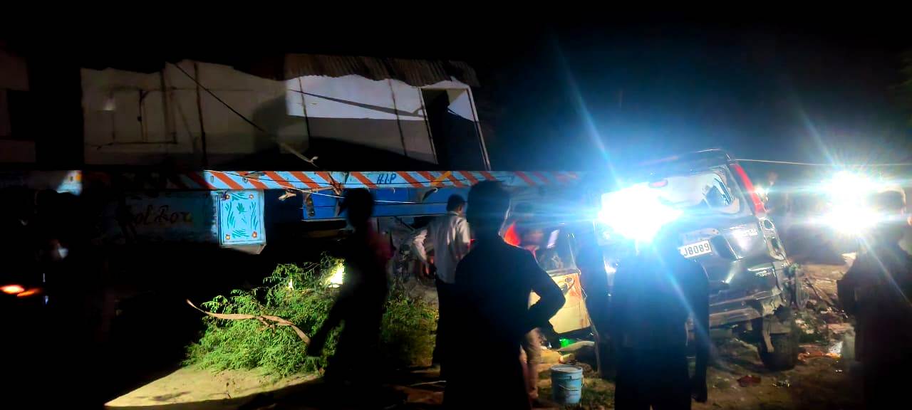 सैपउ में सड़क हादसे में दो की मौत,तीन घायल सैपउ में सड़क हादसे में दो की मौत,तीन घायल