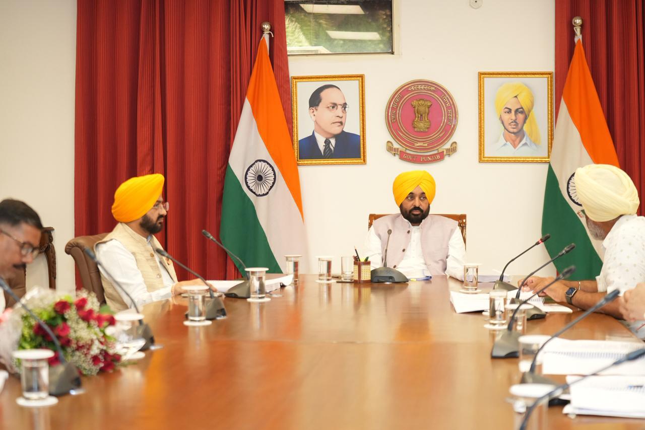 ਮੀਟਿੰਗ ਦੀ ਅਗਵਾਈ ਕਰਦੇ ਹੋਏ ਮੁੱਖ ਮੰਤਰੀ ਭਗਵੰਤ ਸਿੰਘ ਮਾਨ।