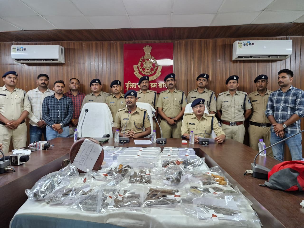 मध्यप्रदेश पुलिस के विशेष अभियान में धारदार हथियार जब्त मध्यप्रदेश पुलिस के विशेष अभियान में धारदार हथियार जब्त