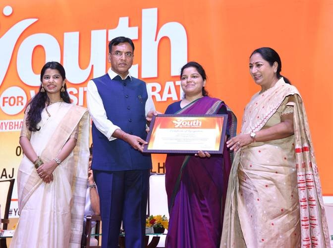 दिल्ली के त्यागराज स्पोर्ट्स कॉम्प्लेक्स में आयोजित ‘यूथ फॉर विकसित भारत: माय भारत युवा सम्मेलन’ में केंद्रीय युवा कार्यक्रम एवं खेल मंत्री मनसुख मांडविया
