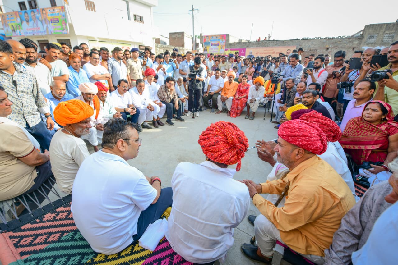 मुख्यमंत्री भजनलाल शर्मा ने गांव में बिताई सुबह मुख्यमंत्री भजनलाल शर्मा ने गांव में बिताई सुबह