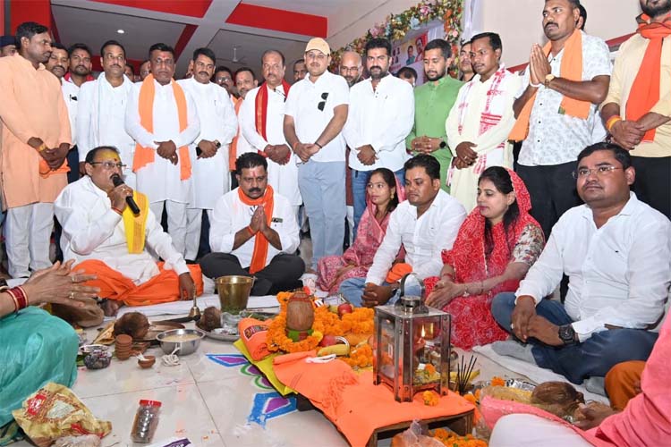 हाईटेक बस स्टैण्ड का शुभारंभ हाईटेक बस स्टैण्ड का शुभारंभ
