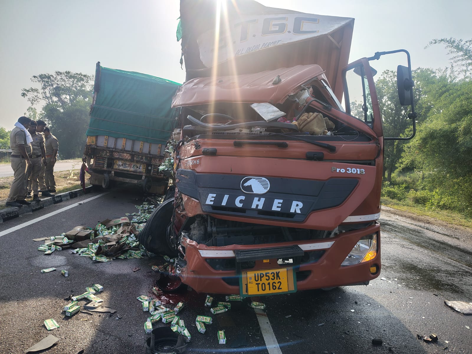 दुर्घटनाग्रस्त डीसीएम की फोटो