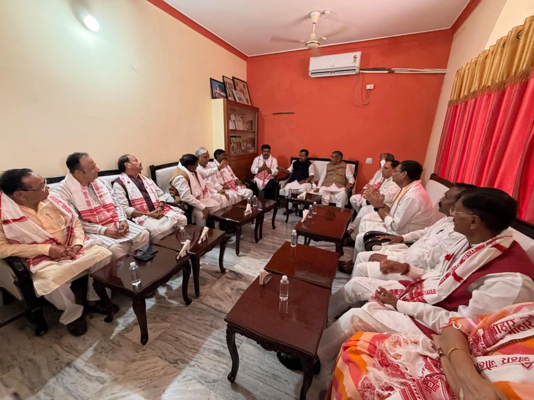 बैठक की तस्वीर