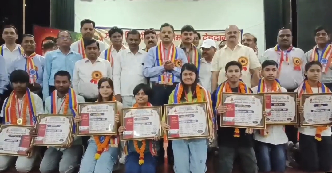 छात्रों का ग्रुप छायाचित्र