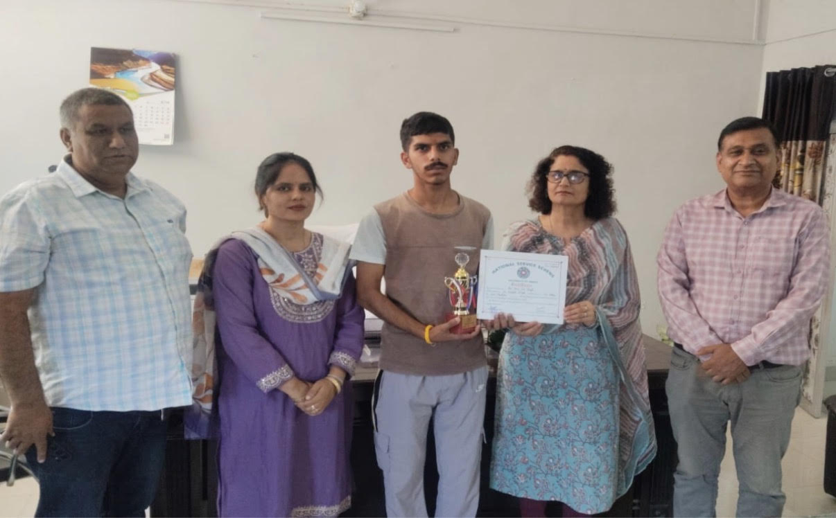 NSS volunteer Yash Dev Singh honored at GDC Madheen