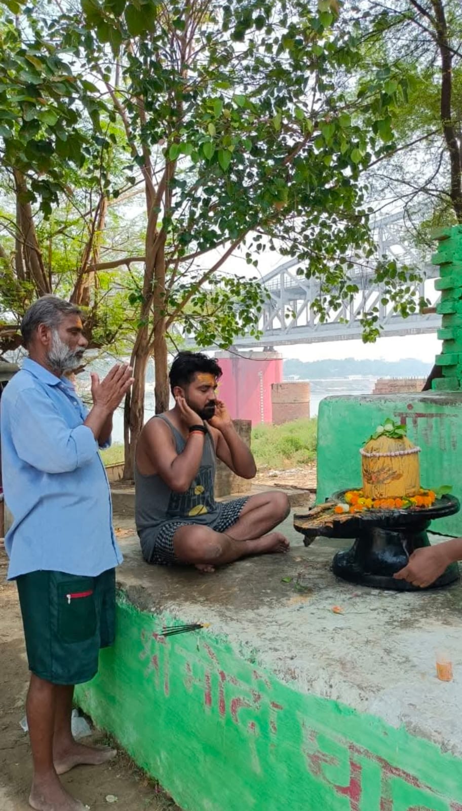 मछुआरों के जाल में फंसा दुर्लभ शिवलिंग