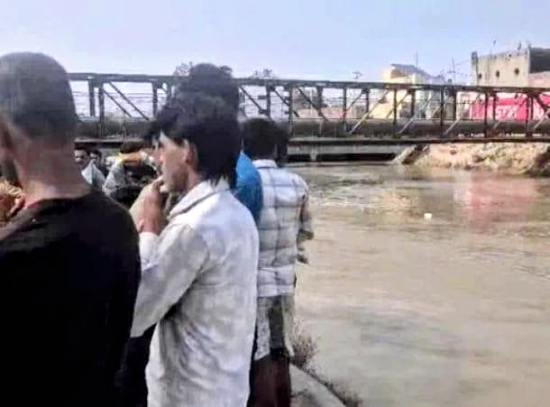 पानीपत के गांव सिठाना नहर पर एकत्र डूबने वाले किशोर के परिजन