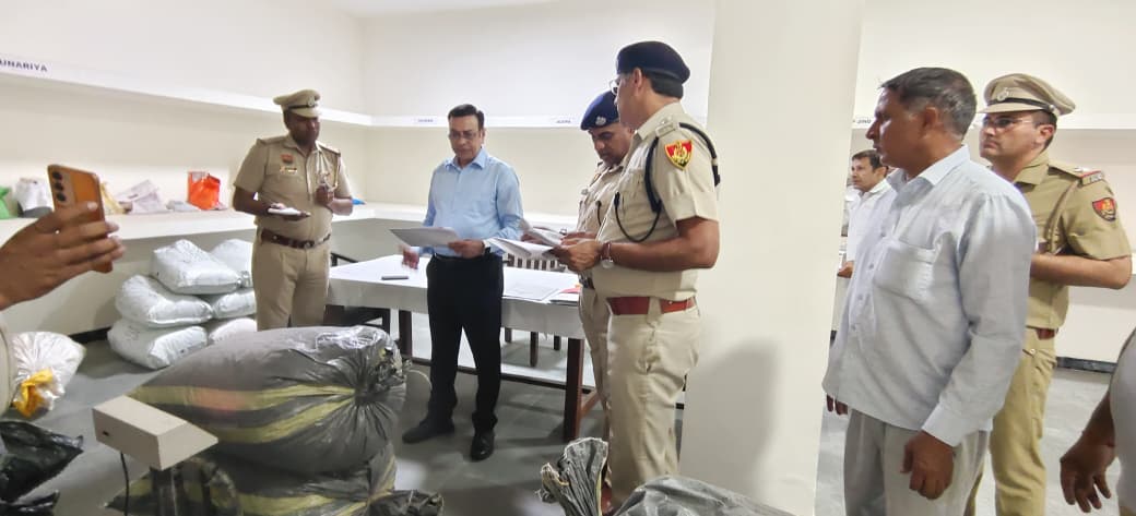 निरीक्षण करते हुए पुलिस महानिरीक्षक हिसार रेंज हिसार कुलदीप सिंह यादव।