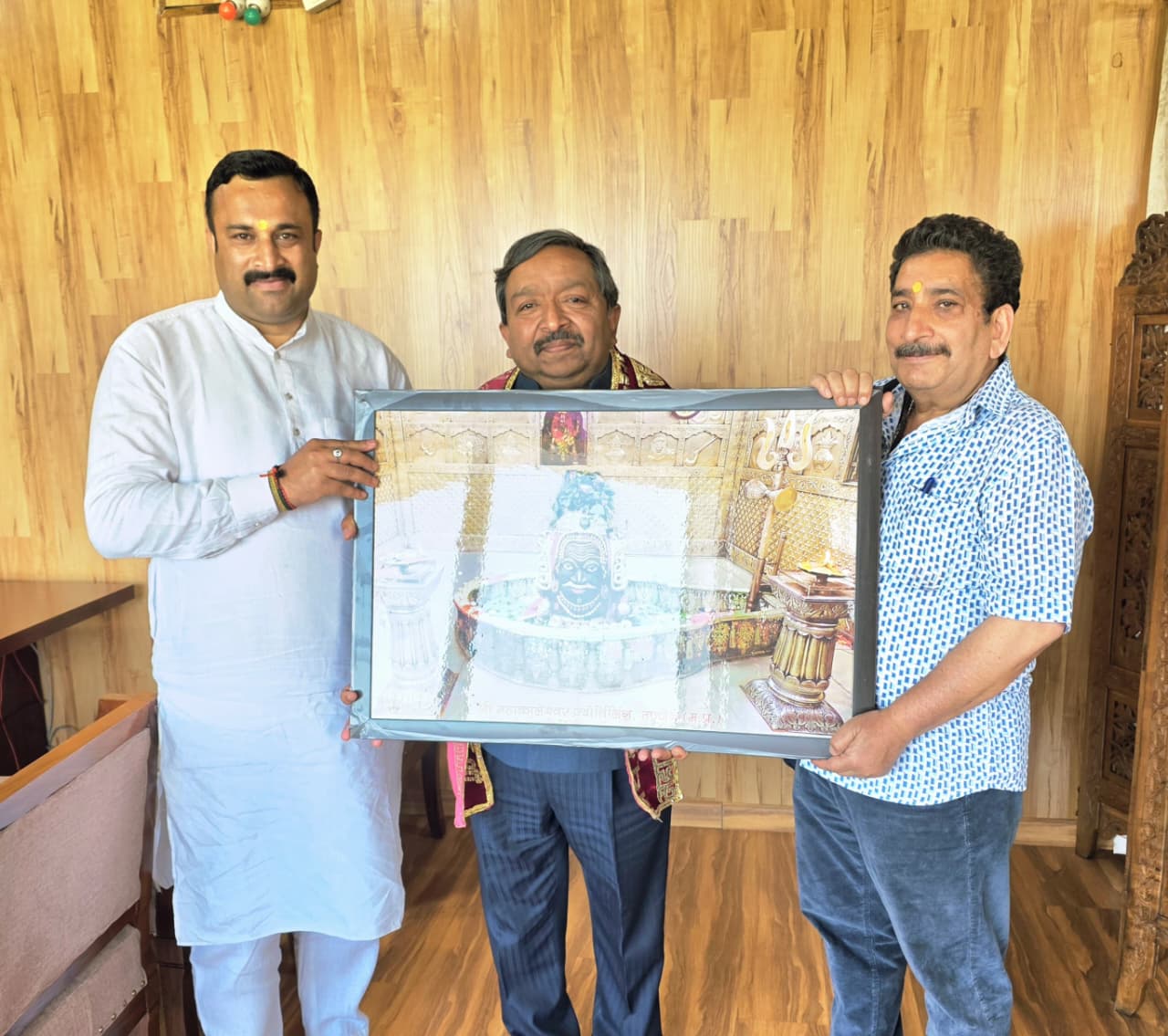 अतिरिक्त मुख्य सचिव धीरज गुप्ता को दी सामाजिक, सांस्कृतिक और आध्यात्मिक गतिविधियों की दी विस्तृत जानकारी अतिरिक्त मुख्य सचिव धीरज गुप्ता को दी सामाजिक, सांस्कृतिक और आध्यात्मिक गतिविधियों की दी विस्तृत जानकारी