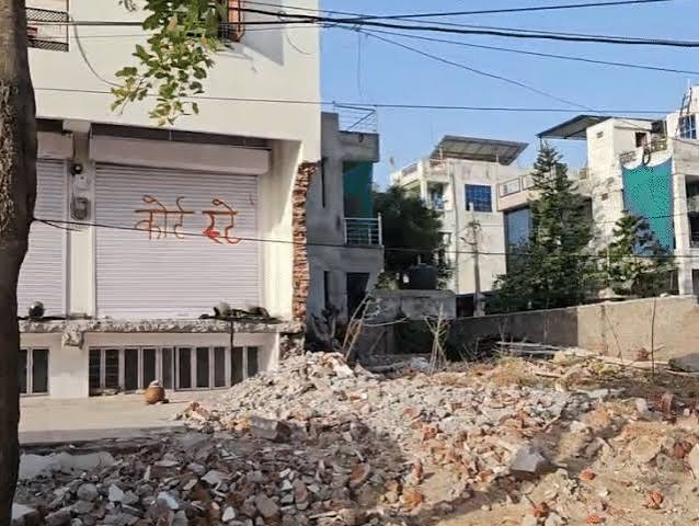 जगतपुरा में जेडीए का बुलडोजर चला: 125 से अधिक अतिक्रमण और पांच धार्मिक स्थल हटाए