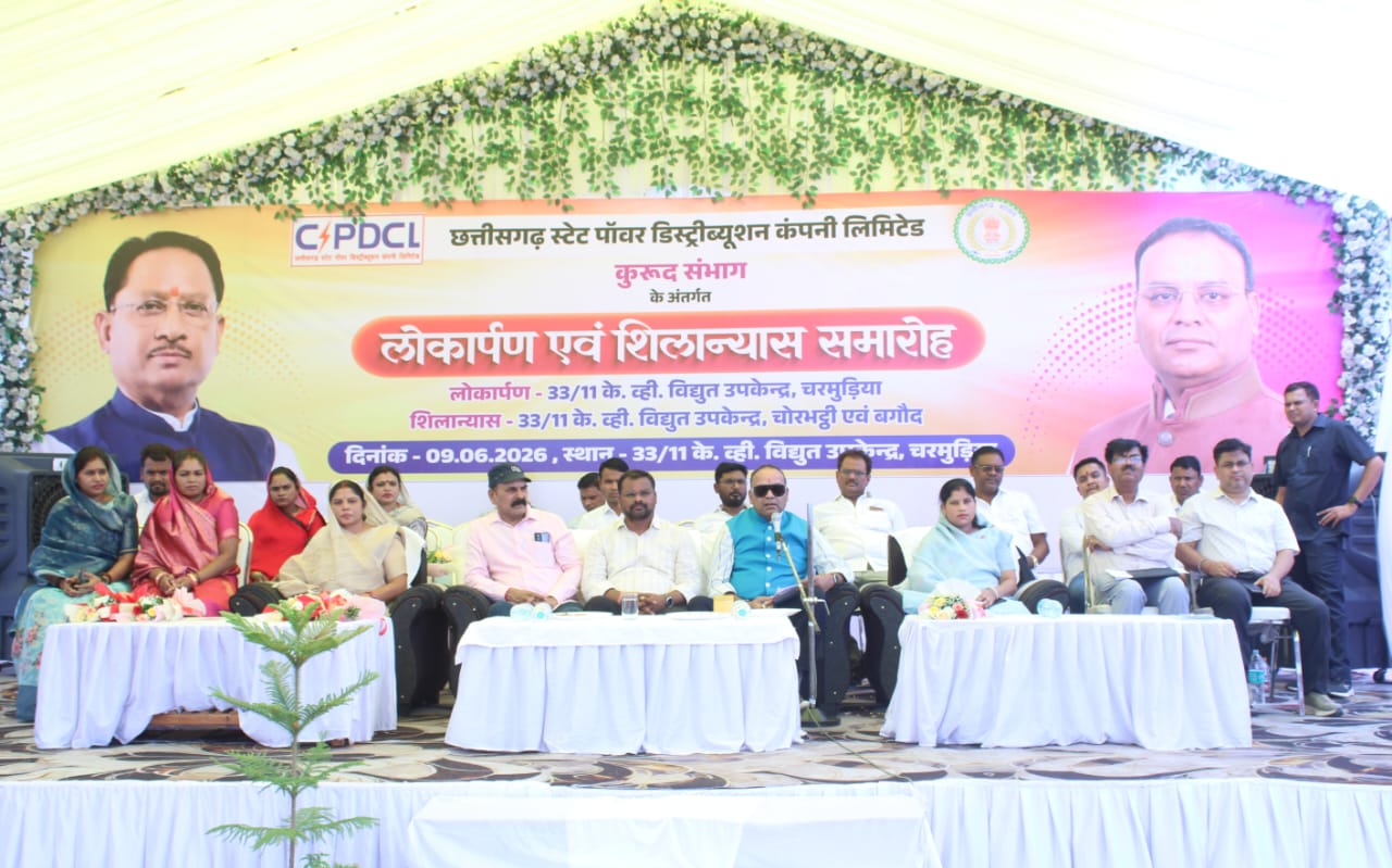 कार्यक्रम में मंचस्थ अतिथिगण। कार्यक्रम में मंचस्थ अतिथिगण।