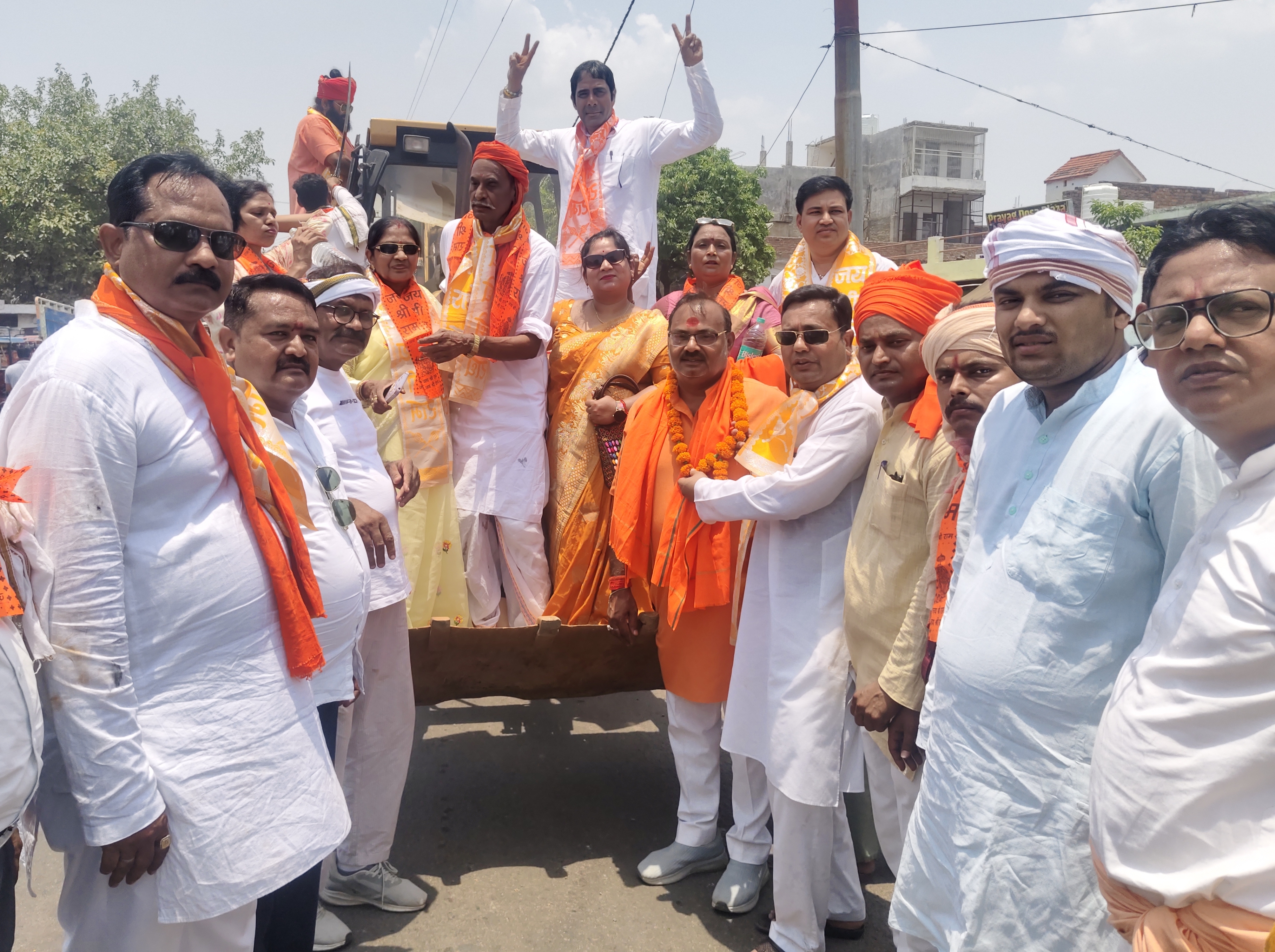 सीएम योगी आदित्यनाथ के जन्मोत्सव पर विश्व हिंदू महासंघ ने निकाली बुलडोजर शौर्य यात्रा सीएम योगी आदित्यनाथ के जन्मोत्सव पर विश्व हिंदू महासंघ ने निकाली बुलडोजर शौर्य यात्रा
