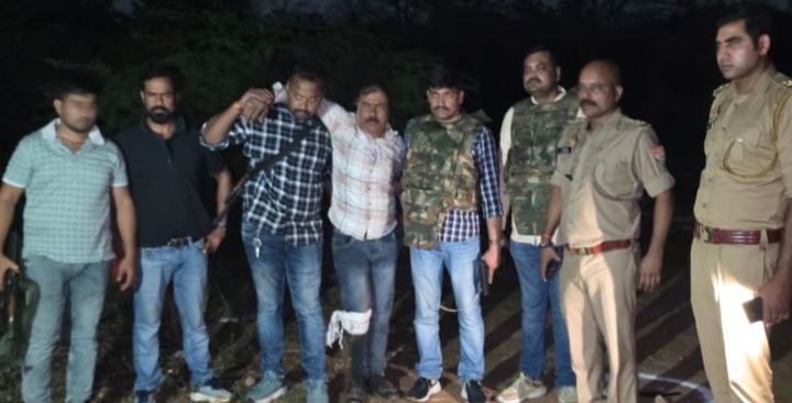 घायल आरोपित पुलिस गिरफ्त में घायल आरोपित पुलिस गिरफ्त में