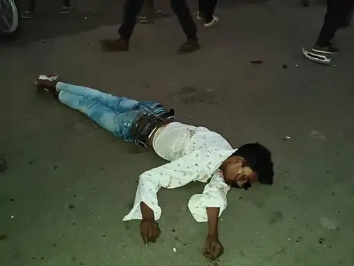 मृत पडा युवक