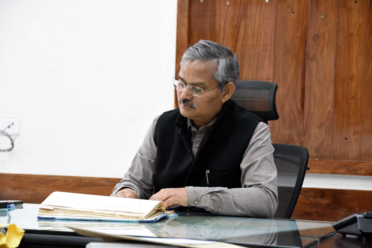 उपायुक्त एवं जिला मजिस्ट्रेट महेंद्र पाल। उपायुक्त एवं जिला मजिस्ट्रेट महेंद्र पाल।
