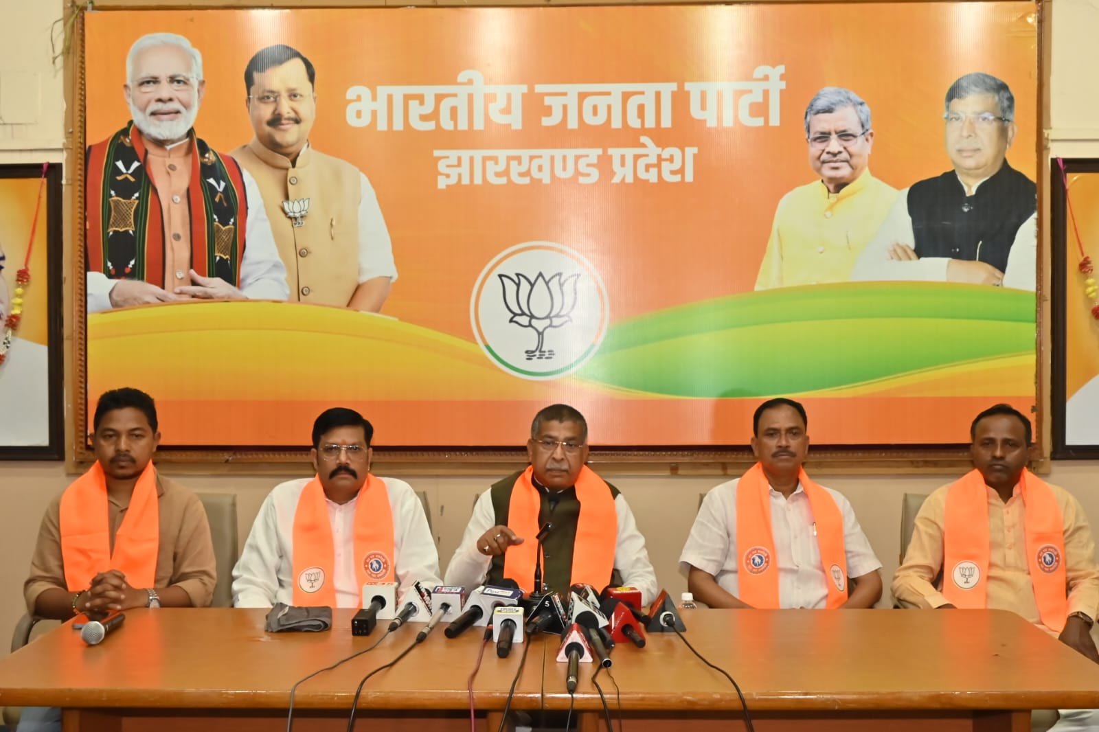 प्रेस वार्ता की तस्वीर