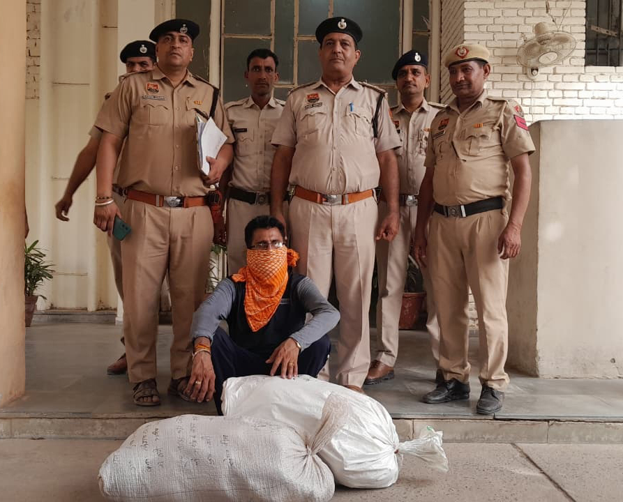 पकड़ा गया अफीम तस्कर।
