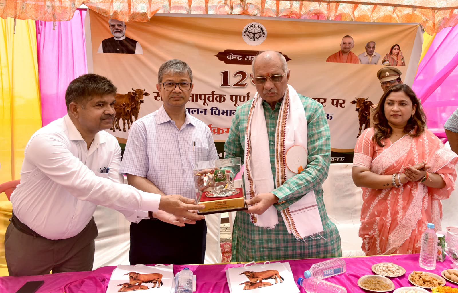 उप्र सरकार में पशुधन मंत्री धर्मपाल सिंह कार्यक्रम के दौरान