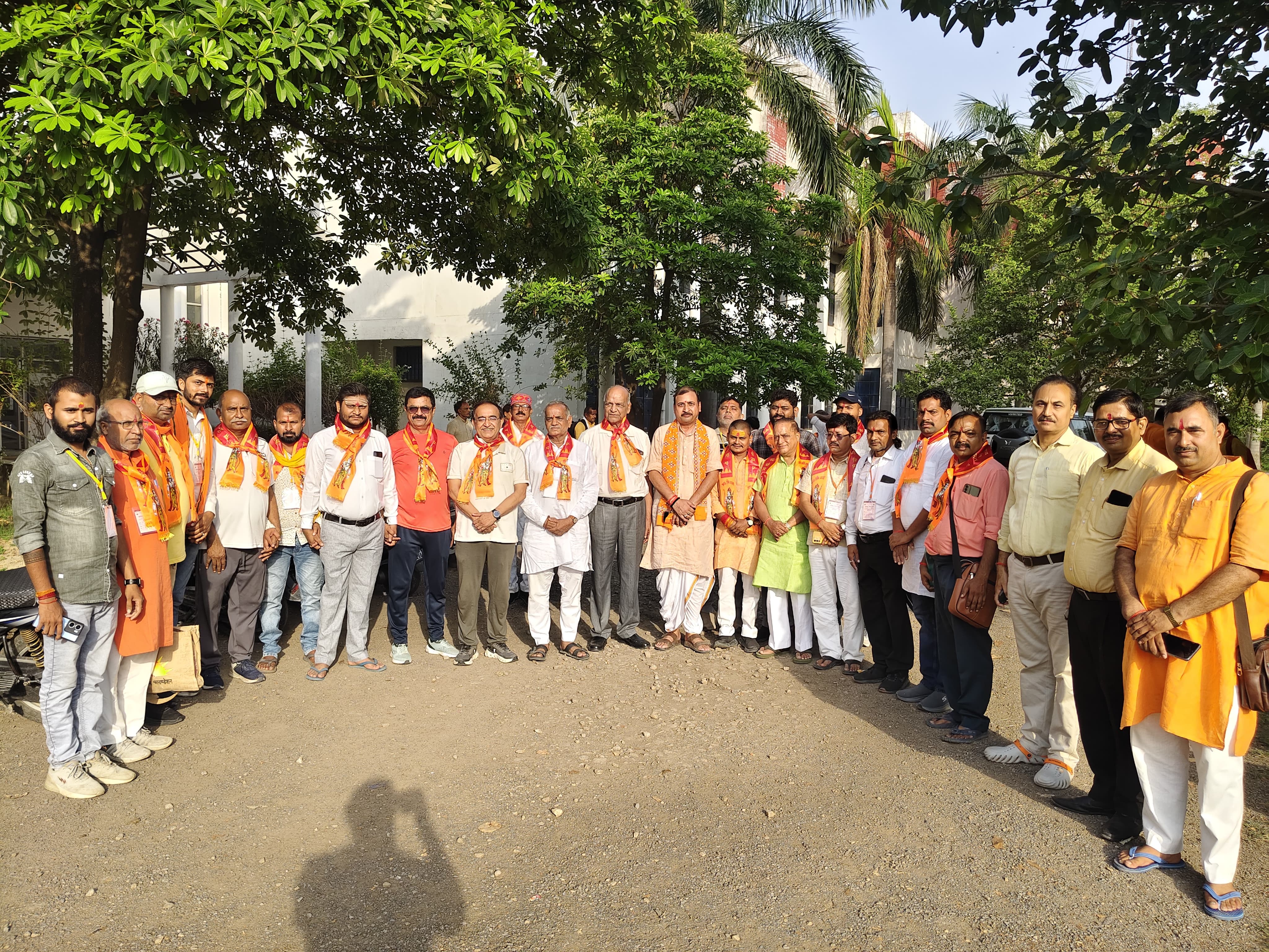 समापन के बाद विहिप के पदाधिकारियों एवं कार्यकर्ताओं का छाया चित्र समापन के बाद विहिप के पदाधिकारियों एवं कार्यकर्ताओं का छाया चित्र