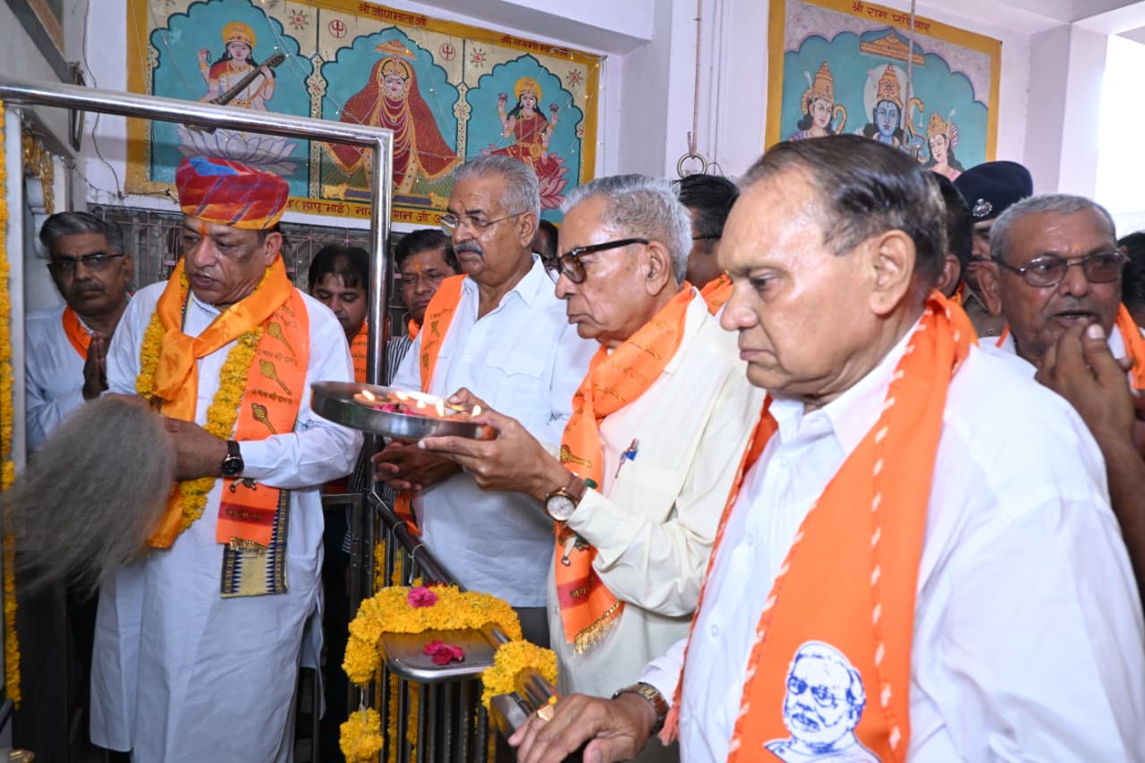केंद्र सरकार के सफल 12 वर्ष पूरे होने के ऐतिहासिक अवसर पर देवस्थान मंत्री कुमावत ने भगवान शिव का किया अभिषेक