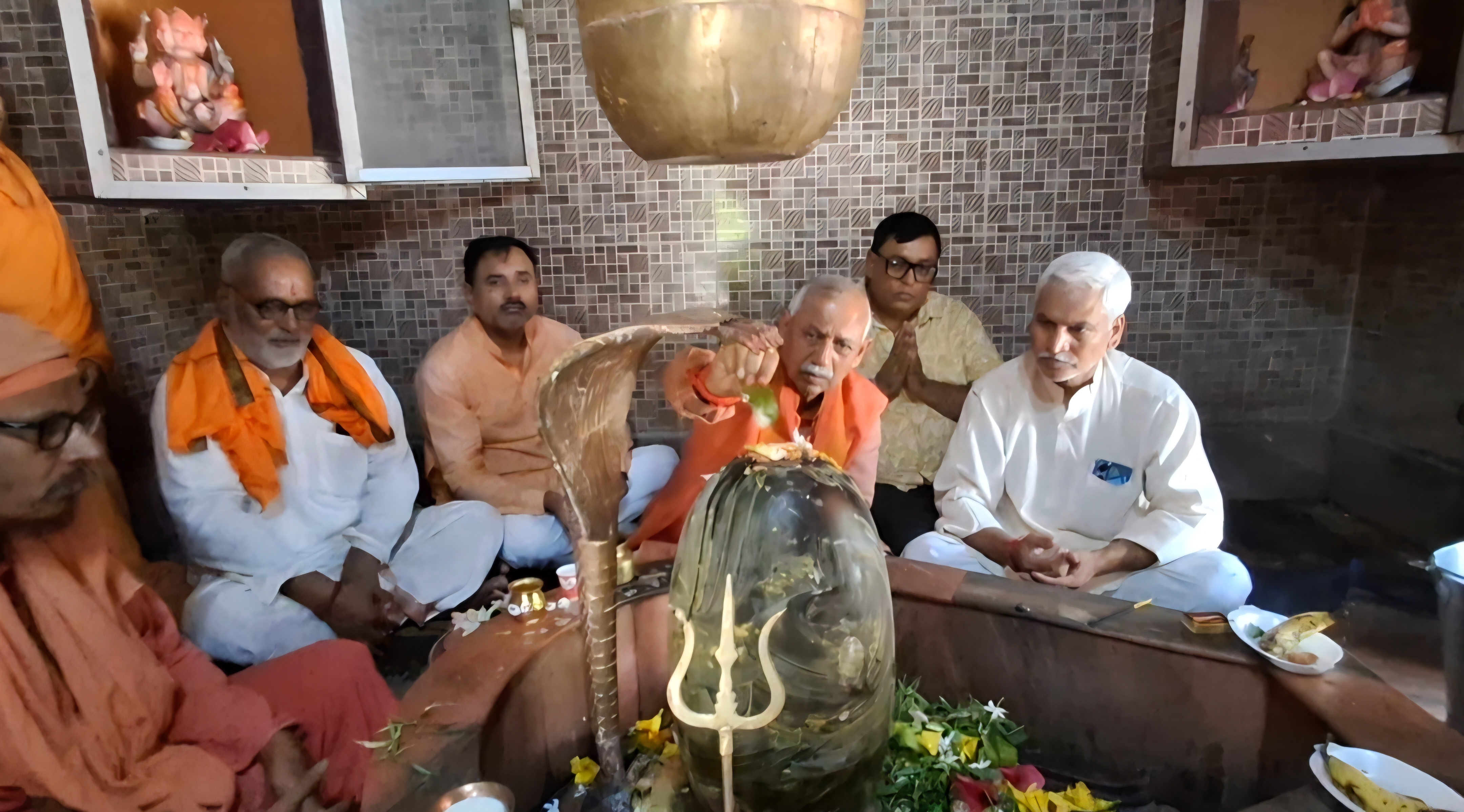 प्रधानमंत्री मोदी के 12 वर्ष के सफल कार्यकाल पर जलालपुर में विशेष पूजा-अर्चना प्रधानमंत्री मोदी के 12 वर्ष के सफल कार्यकाल पर जलालपुर में विशेष पूजा-अर्चना