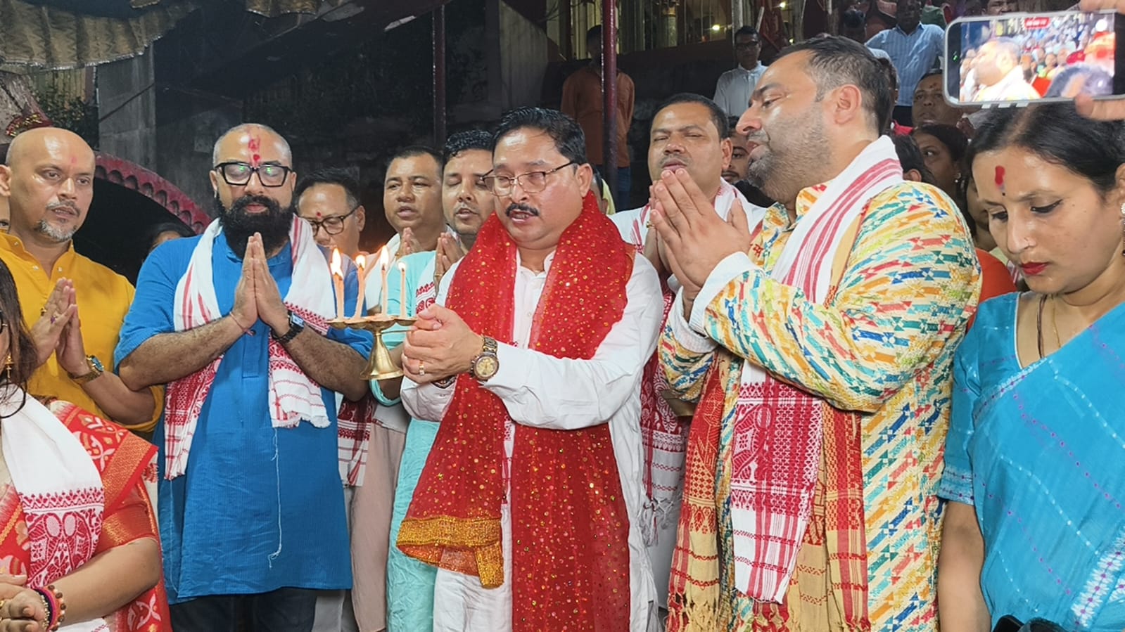 गुवाहाटी के कामाख्या मंदिर में मंत्री अग्निमित्रा पाल व दिलीप सैकिया ने की पूजा-अर्चना गुवाहाटी के कामाख्या मंदिर में मंत्री अग्निमित्रा पाल व दिलीप सैकिया ने की पूजा-अर्चना