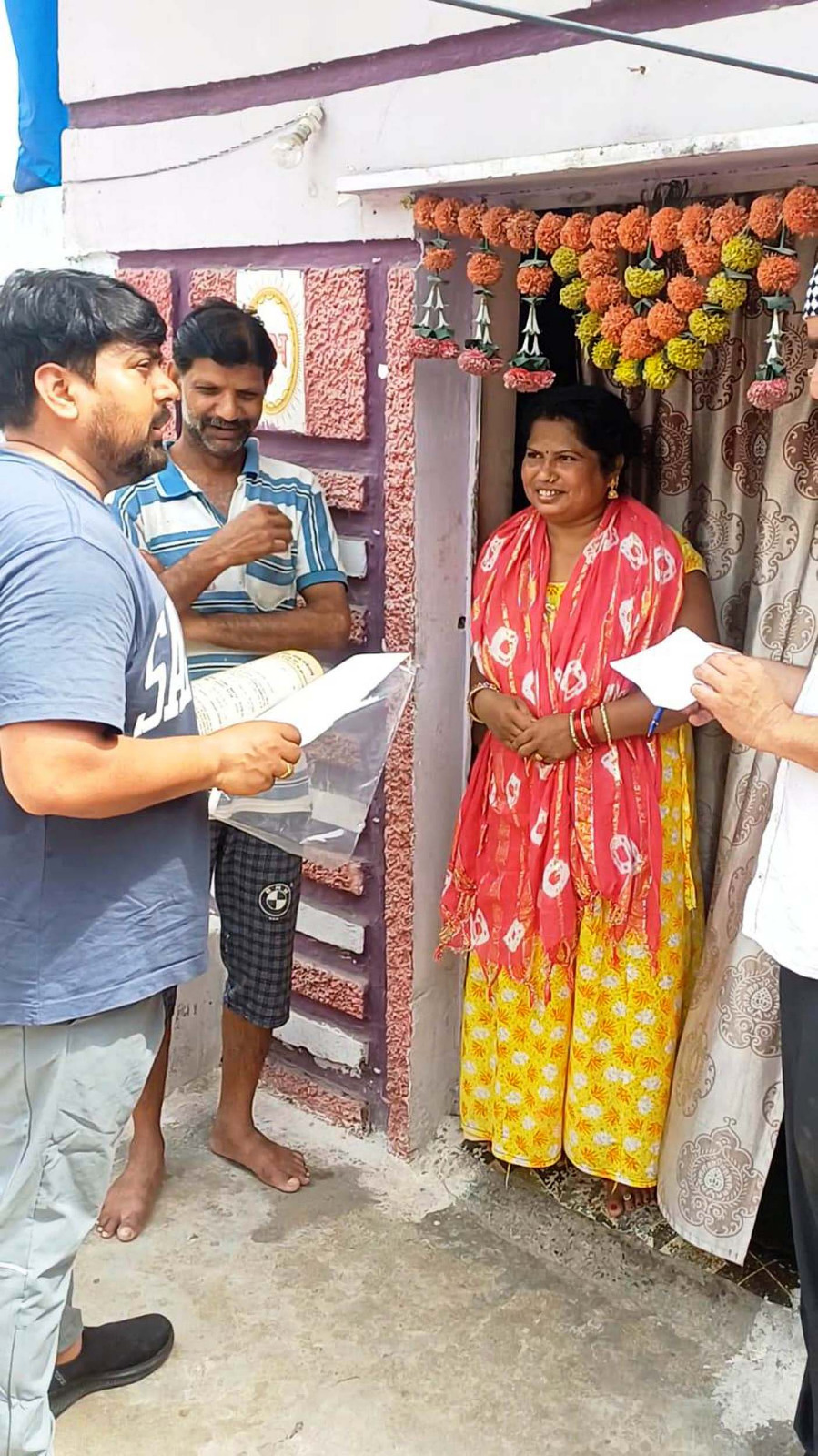 पी.एम.ए.वाई. के हितग्राही आवासगृहों का निर्माण एक सप्ताह के अंदर प्रारंभ करायें - आयुक्त