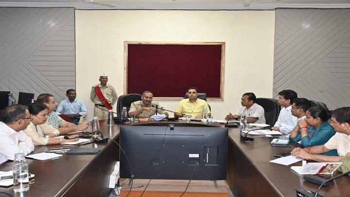 जबलपुर में राष्ट्रपति के आगमन की तैयारियों के संबंध में बैठक संपन्न जबलपुर में राष्ट्रपति के आगमन की तैयारियों के संबंध में बैठक संपन्न
