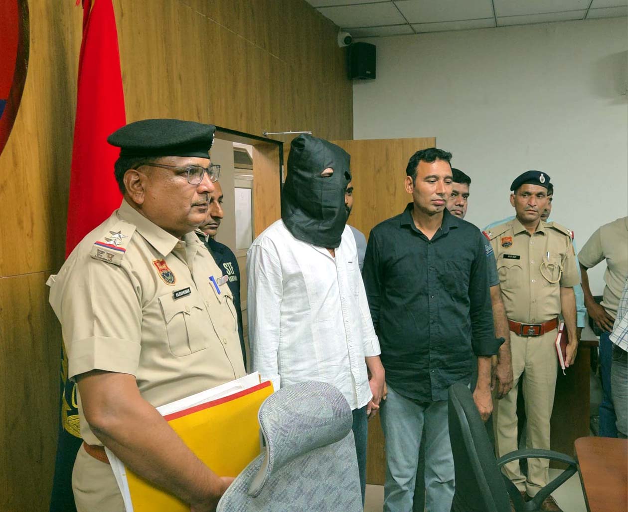 पकड़ा गया आरोपी दिनेश खैरमपुरिया। पकड़ा गया आरोपी दिनेश खैरमपुरिया।