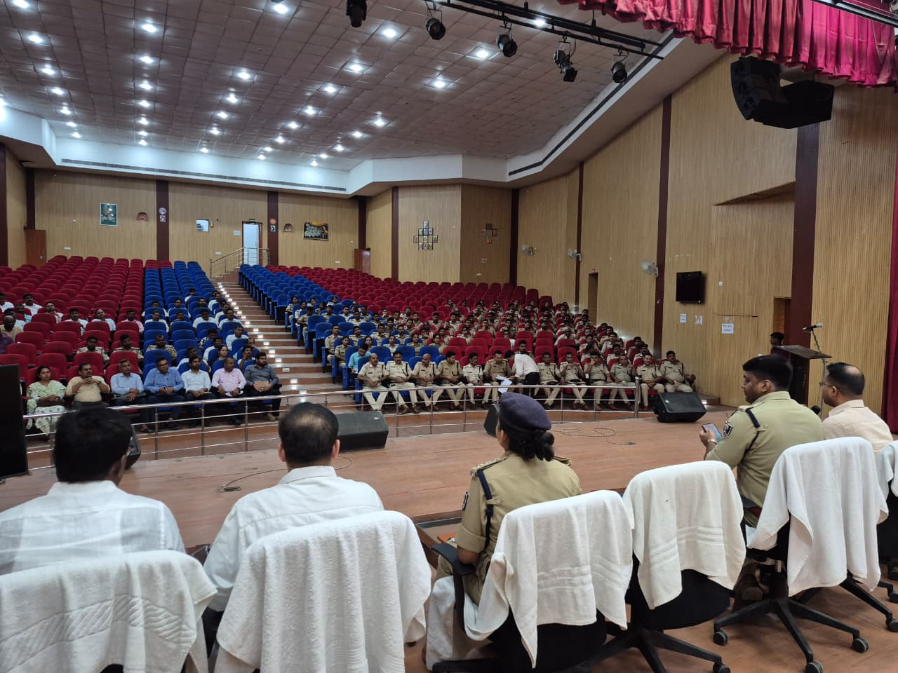 मद्य निषेध सिपाही भर्ती परीक्षा को लेकर जिलाधिकारी एवं एसपी ने की संयुक्त ब्रीफिंग