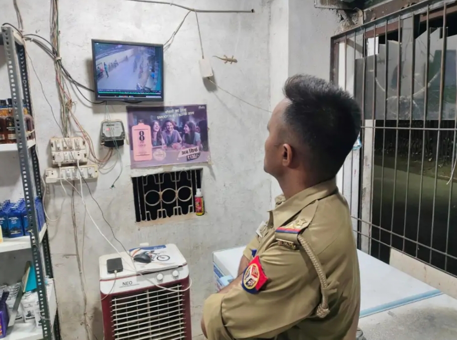 सीसीटीवी खंगालती पुलिस
