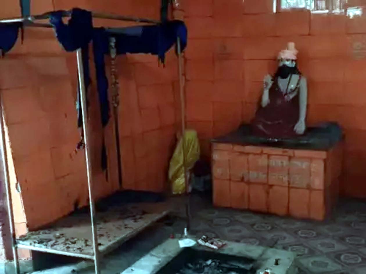 बाबा मीरा साहब की समाधि, जहां तोड़फोड़ की गई।