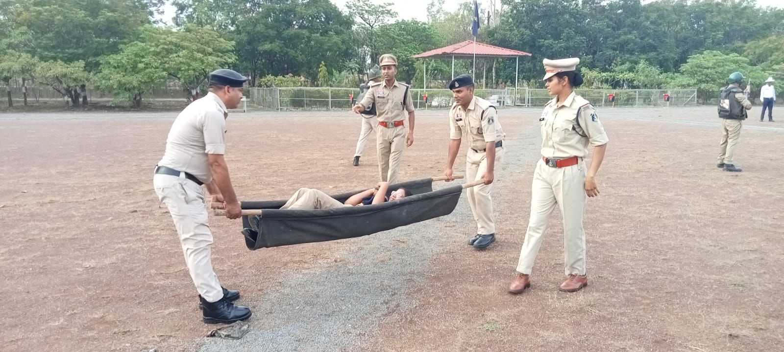 जांजगीर पुलिस ने किया बलवा ड्रिल का अभ्यास, भीड़ नियंत्रण और आपात स्थिति से निपटने के लिए जवानों को दिया प्रशिक्षण जांजगीर पुलिस ने किया बलवा ड्रिल का अभ्यास, भीड़ नियंत्रण और आपात स्थिति से निपटने के लिए जवानों को दिया प्रशिक्षण