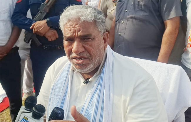 सोनीपत: हरियाणा के विकास एवं पंचायत मंत्री  कृष्ण लाल पंवार बात करते हुए