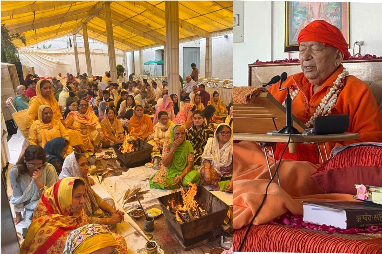 There is only one Supreme God; this is the unshakeable truth of the Vedas — Swami Ram Swaroop Ji. There is only one Supreme God; this is the unshakeable truth of the Vedas — Swami Ram Swaroop Ji.