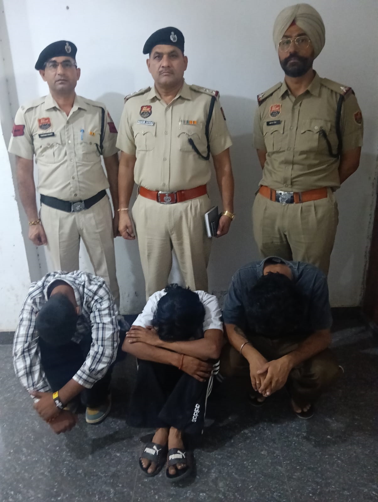 पकड़े गए आरोपी।