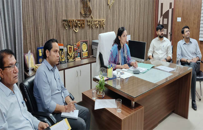 वीडियो कॉन्फ्रेंसिंग के दौरान मौजूद उपायुक्त अनुपमा अंजली। वीडियो कॉन्फ्रेंसिंग के दौरान मौजूद उपायुक्त अनुपमा अंजली।