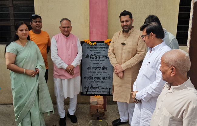 सोनीपत: विधायक निखिल मदान और मेयर राजीव जैन विकास कार्यों की शुरुआत ककरने के अवसर पर