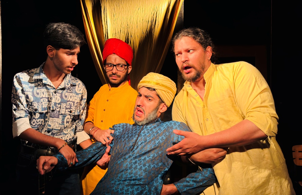 नटरंग के ‘संडे थिएटर’ में गूंजे ठहाके, ‘शातिर खिलाड़ी’ ने दर्शकों को किया लोटपोट नटरंग के ‘संडे थिएटर’ में गूंजे ठहाके, ‘शातिर खिलाड़ी’ ने दर्शकों को किया लोटपोट