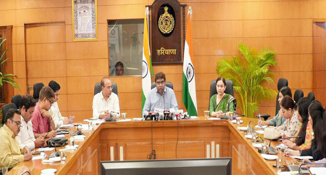 हरियाणा के मुख्य निर्वाचन अधिकारी ए.श्रीनिवास एसआईआर की जानकारी देते हुए हरियाणा के मुख्य निर्वाचन अधिकारी ए.श्रीनिवास एसआईआर की जानकारी देते हुए