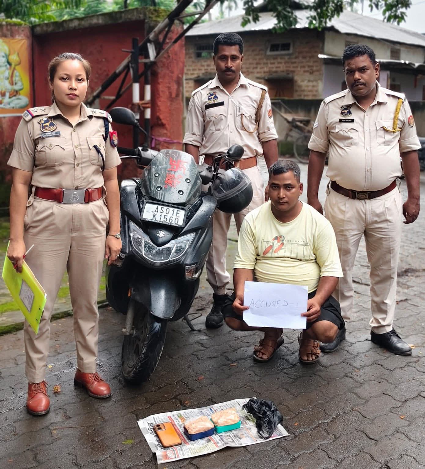 हीरोइन समेत एक गिरफ्तार हीरोइन समेत एक गिरफ्तार