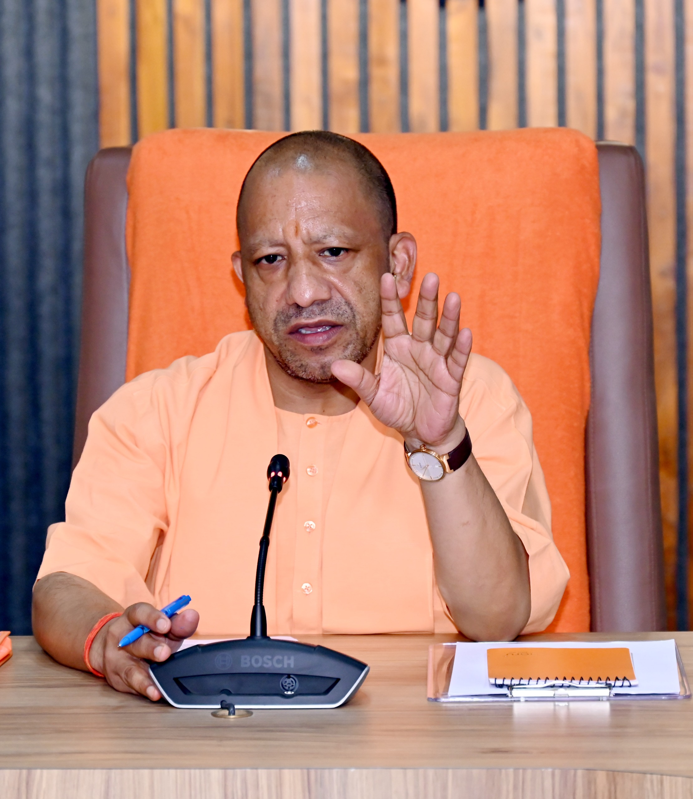 मुख्यमंत्री योगी आदित्यनाथ ने गोरखपुर व आजमगढ़ मंडल में लोक निर्माण विभाग के कार्यों की समीक्षा की* मुख्यमंत्री योगी आदित्यनाथ ने गोरखपुर व आजमगढ़ मंडल में लोक निर्माण विभाग के कार्यों की समीक्षा की*