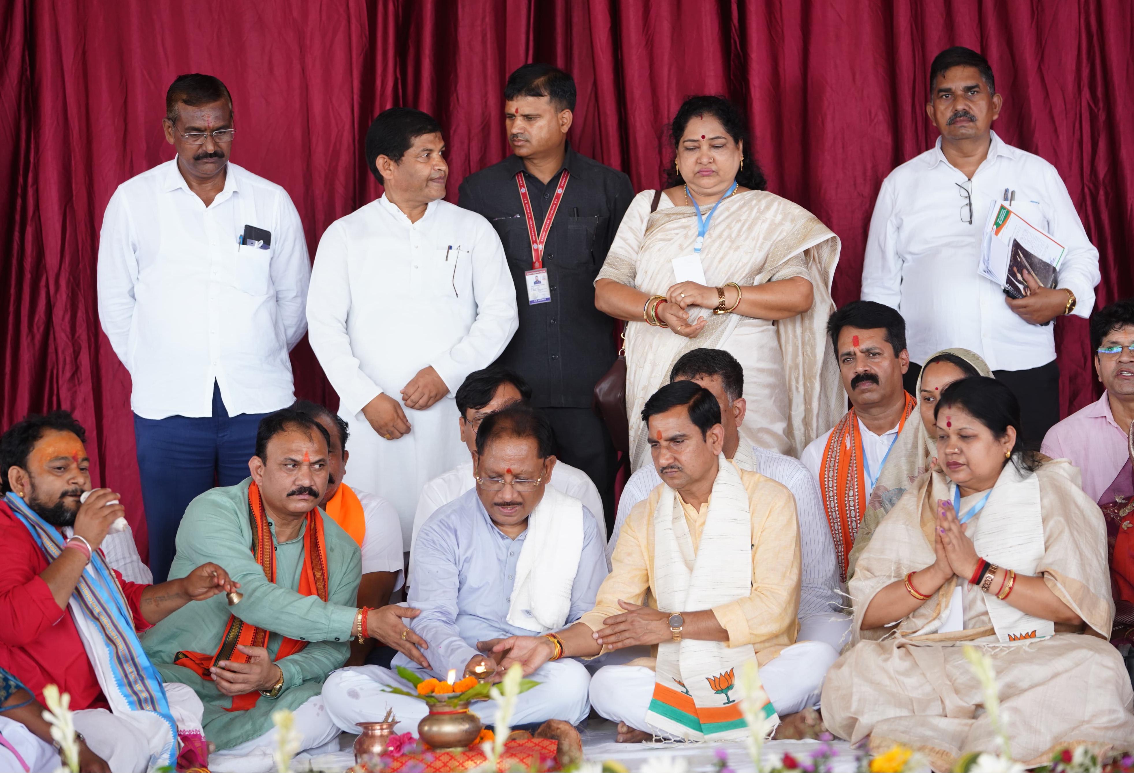 मुख्यमंत्री विष्णु देव साय ने जांजगीर-चांपा जिले में 295 करोड़ रुपये से अधिक के 341 विकास कार्यों का किया लोकार्पण एवं भूमिपूजन मुख्यमंत्री विष्णु देव साय ने जांजगीर-चांपा जिले में 295 करोड़ रुपये से अधिक के 341 विकास कार्यों का किया लोकार्पण एवं भूमिपूजन