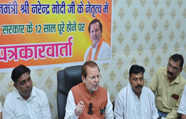 सोनीपत: पर्यटन मंत्री डॉ. अरविंद शर्मा पत्रकारवार्ता में चर्चा करते हुए सोनीपत: पर्यटन मंत्री डॉ. अरविंद शर्मा पत्रकारवार्ता में चर्चा करते हुए