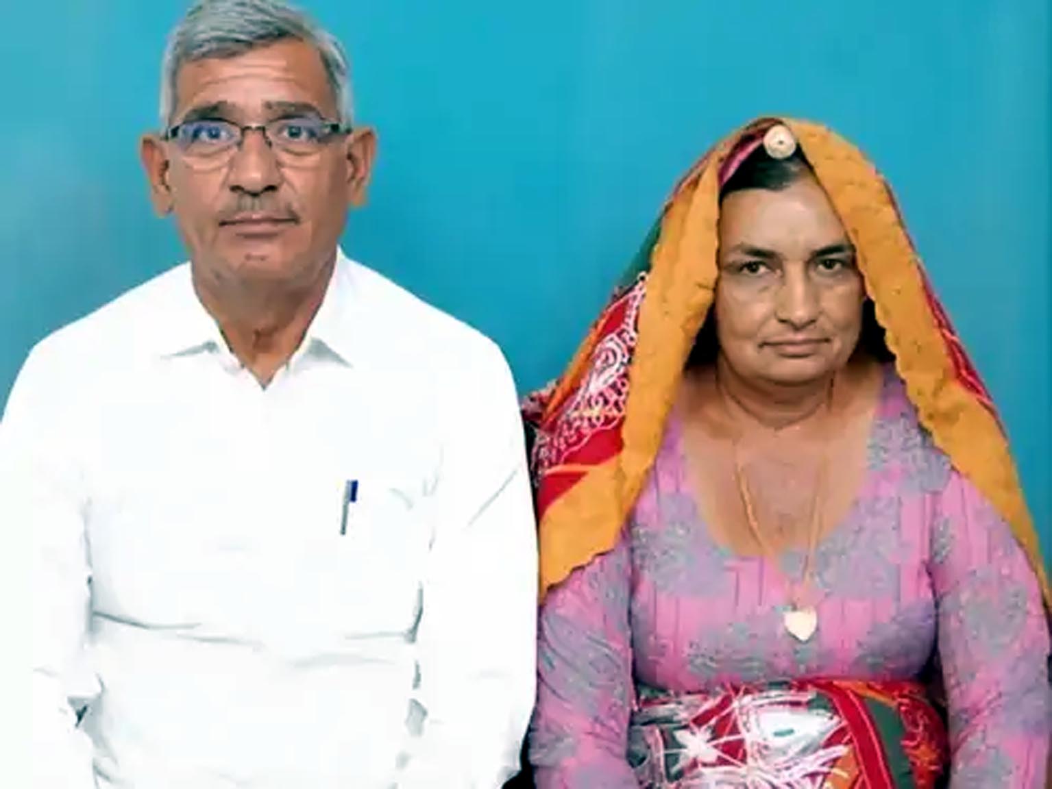 फतेहाबाद। हादसे का शिकार हुए ओमप्रकाश और उनकी पत्नी।