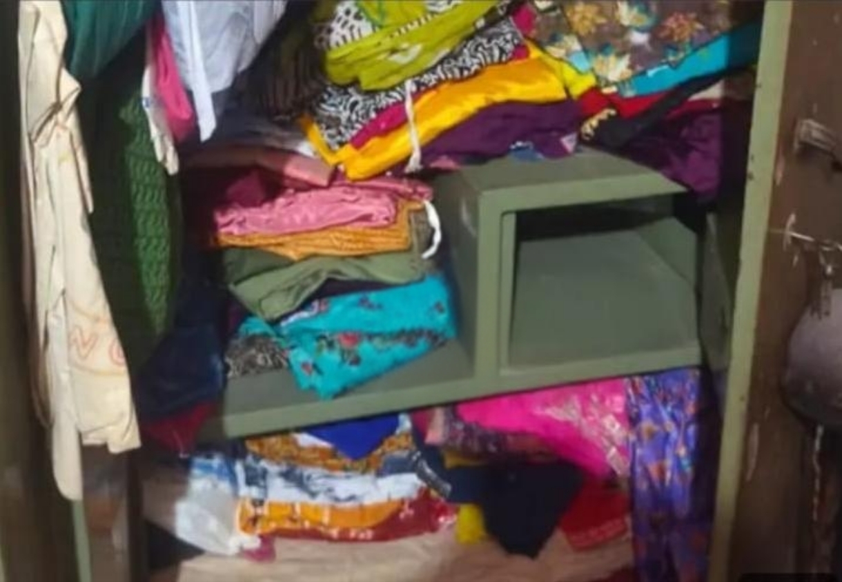 पानीपत के विजयनगर में घर में हुई चोरो द्वारा तोड़ा गया अलमारी का ताला पानीपत के विजयनगर में घर में हुई चोरो द्वारा तोड़ा गया अलमारी का ताला