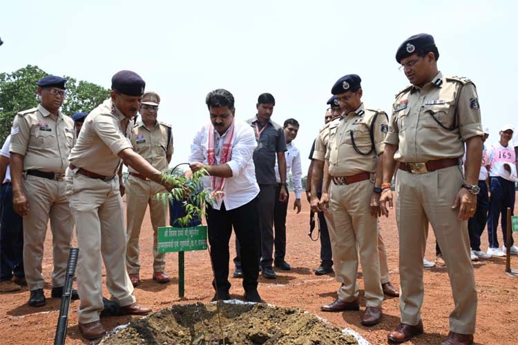 33 उप पुलिस अधीक्षकों के बुनियादी प्रशिक्षण का शुभारंभ 33 उप पुलिस अधीक्षकों के बुनियादी प्रशिक्षण का शुभारंभ