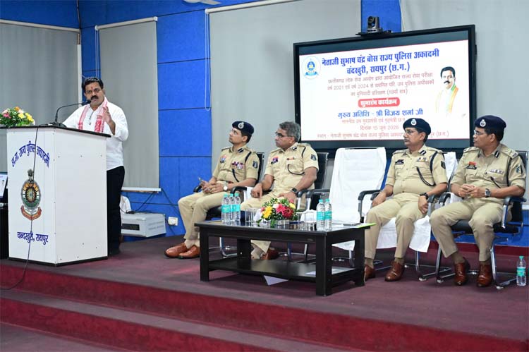 33 उप पुलिस अधीक्षकों के बुनियादी प्रशिक्षण का शुभारंभ 33 उप पुलिस अधीक्षकों के बुनियादी प्रशिक्षण का शुभारंभ